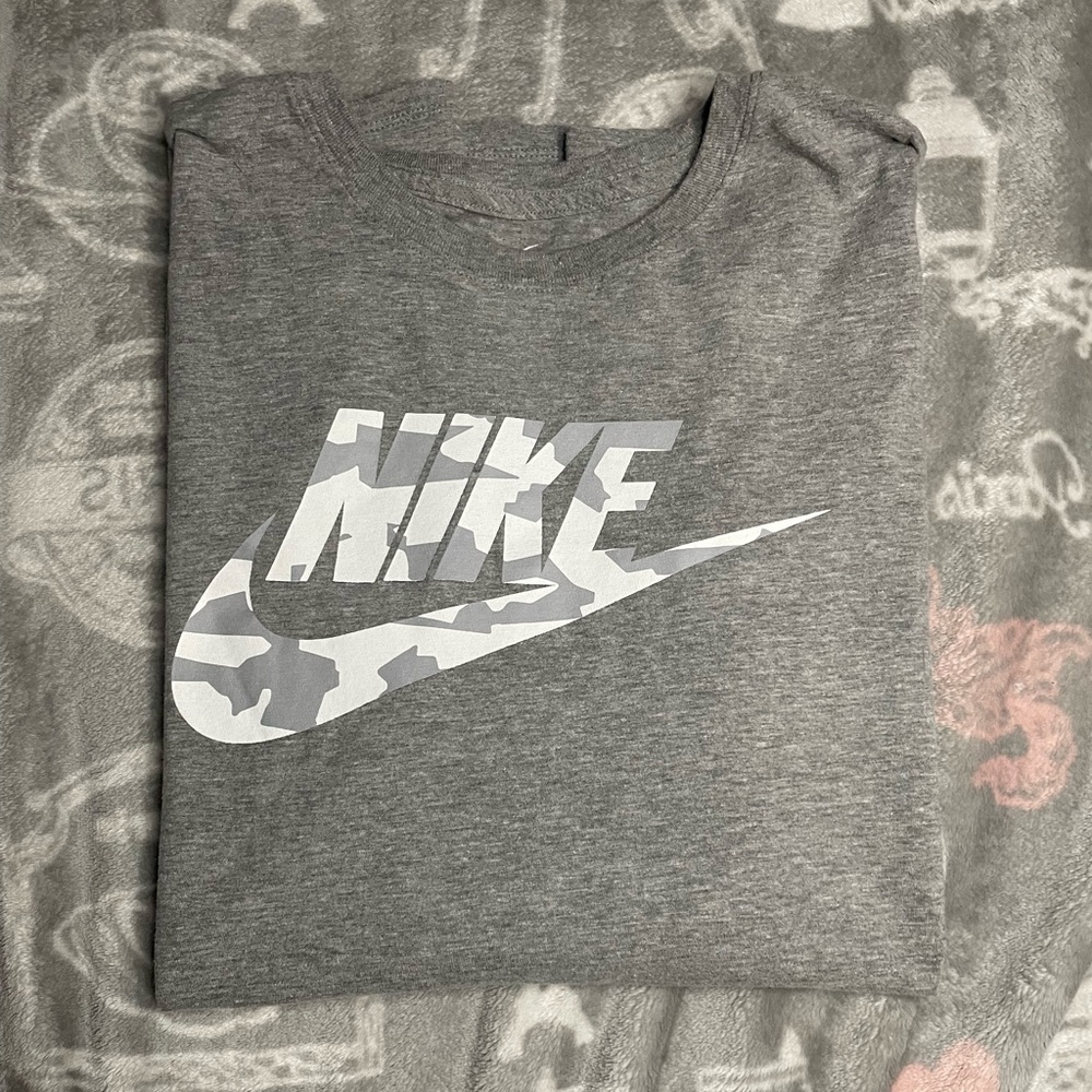 Gray Nike shirt, size extra-large